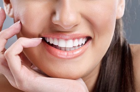 Răng sứ bị hở - Dấu hiệu và cách khắc phục an toàn hiệu quả